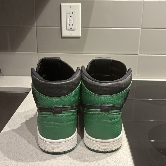 Jordon 1 Pine Green. No Box... - Picture 4 of 5